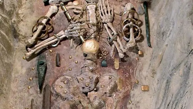 Трехтысячелетние топоры найдены на фермерском поле в центре Норвегии