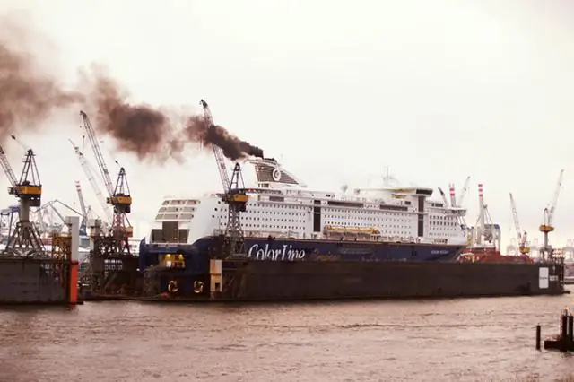 Выхлопы кораблей усиливают грозы в океане