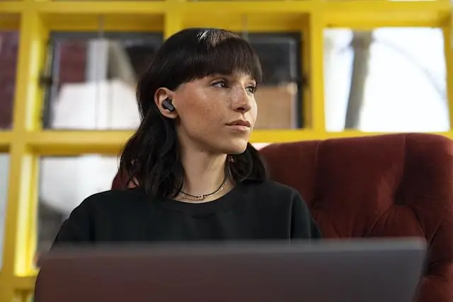 Шёлк паука можно использовать для питания микрофонов в слуховых аппаратах и сотовых телефонах