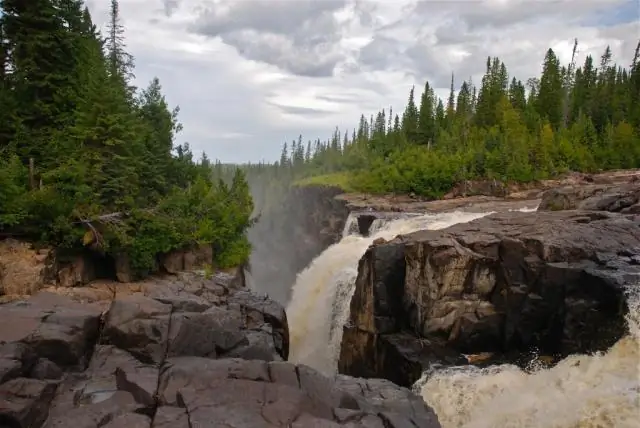 Форма озера Онтарио вызывает белые метели