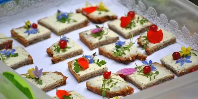 Взрослые рыбы «предсказывают» наличие пищи для своих детенышей