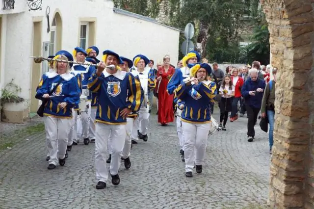 Мигрирующие монархи сталкиваются с повышенным риском заражения паразитами: мигрирующие бабочки-монархи, которые смешиваются с круглогодичными жителями, имеют более высокие показатели заражения паразит