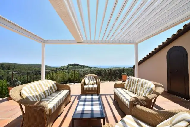 Попадание солнечного света может убить живущие в пыли бактерии