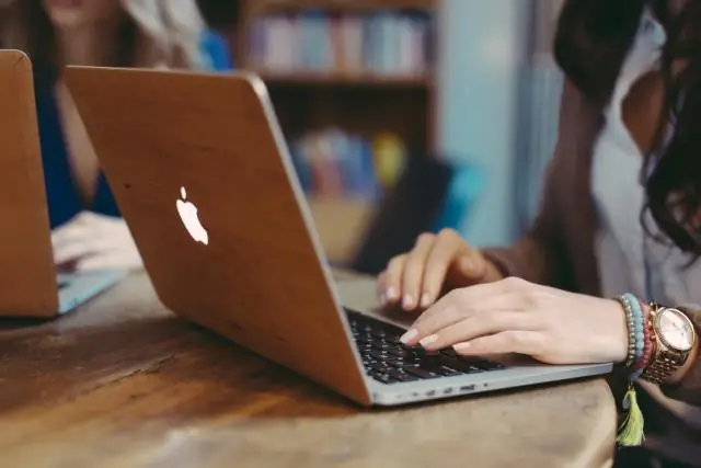 Биологи сделали очень жуткие фотографии амазонских пауков, которые едят лягушек и ящериц