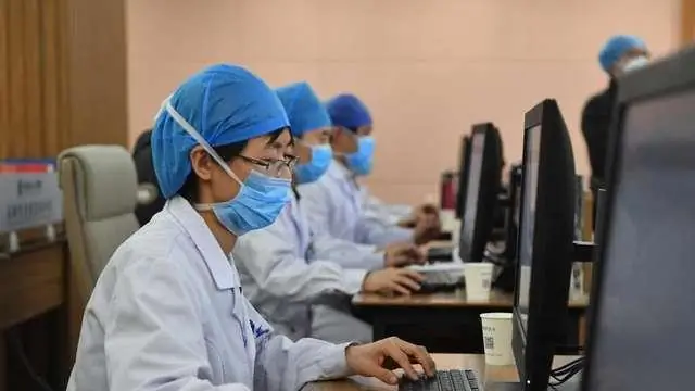 Реакция диких африканских обезьян на новые фотоловушки: африканские дикие обезьяны замечают и часто реагируют на новые предметы в своем окружении