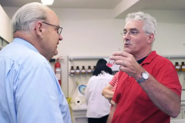 Как органелла, фиксирующая углерод, образуется в результате разделения фаз