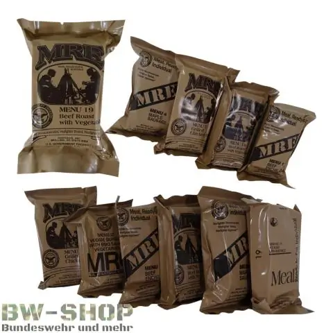 Самцы тринидадских гуппи находят пищу благодаря самкам