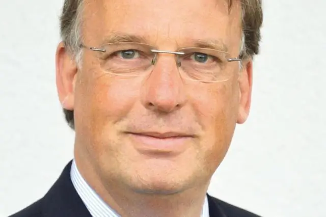 Создание искусственного рога носорога из конского волоса, чтобы помочь спасти исчезающего носорога