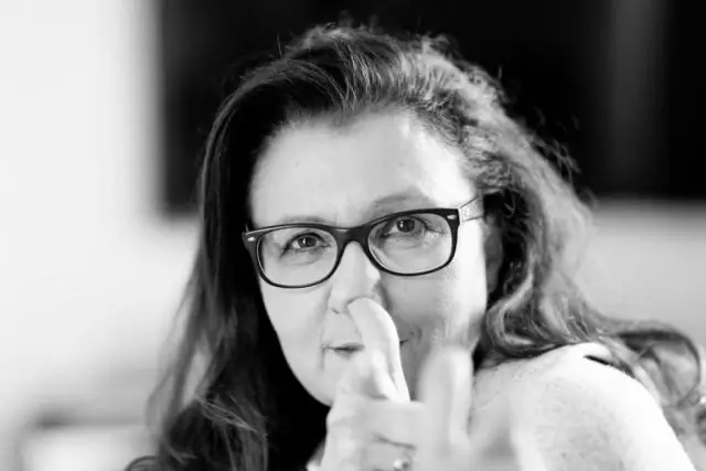 Хромая овца корректирует свое поведение, чтобы справиться со своим состоянием